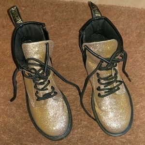 Doc Martens : Girls' Delaney Boots size US L 5